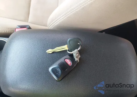 2013 Hyundai Elantra Gls z USA, uszkodzony, nr VIN 5NPDH4AE3DH372971